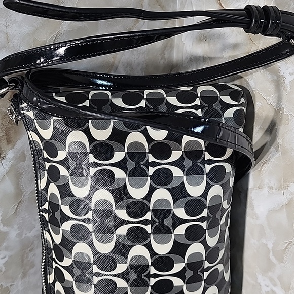 Coach Holden Crossbody bag in black and white signature - Picture 8 of 11